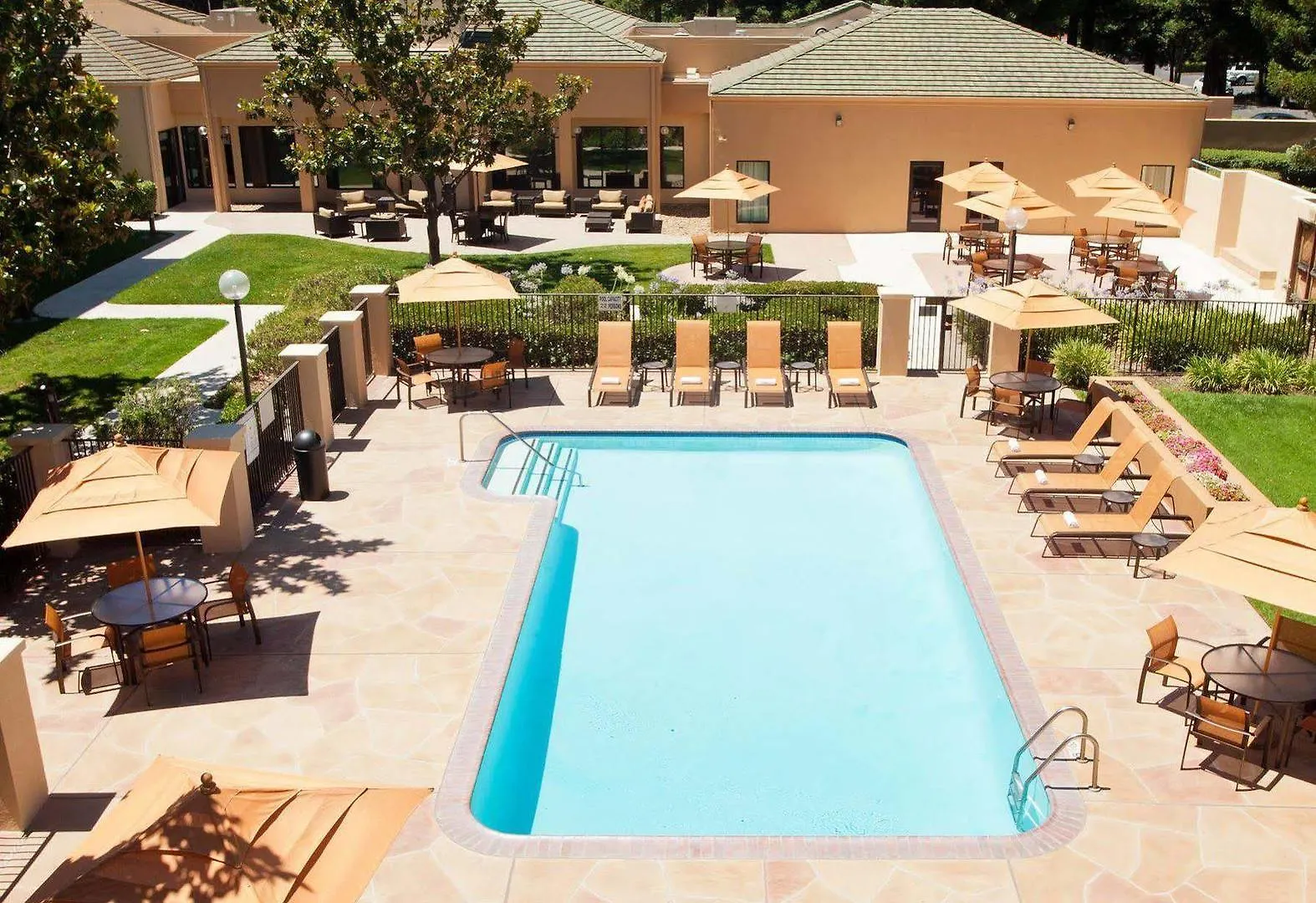 Courtyard Sacramento Airport Natomas Hotel