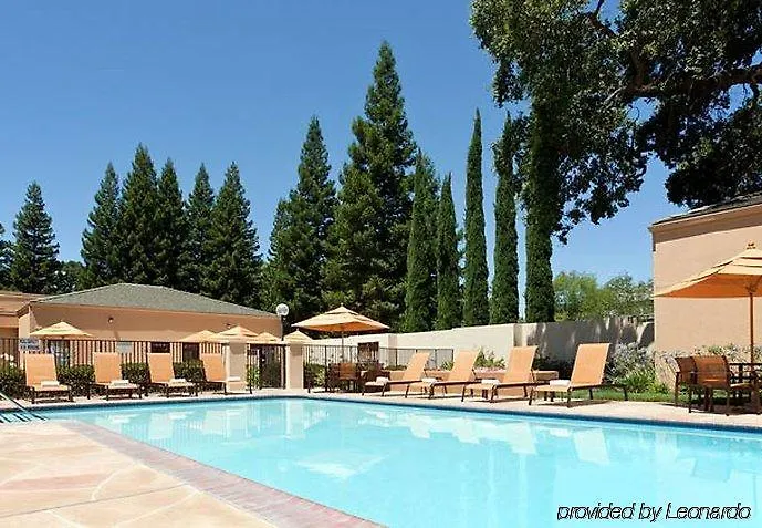מלון Courtyard Sacramento Airport Natomas