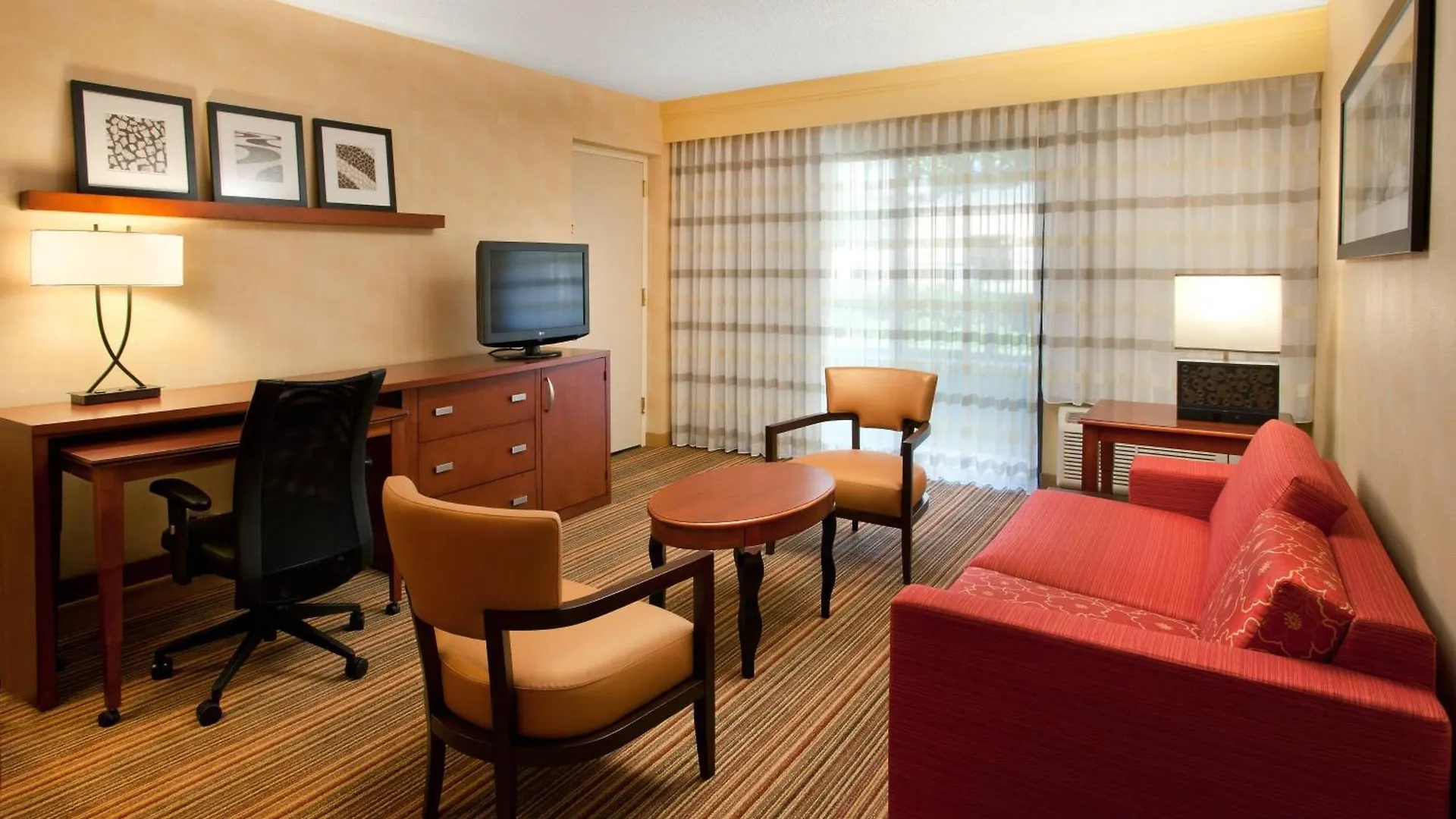 מלון Courtyard Sacramento Airport Natomas